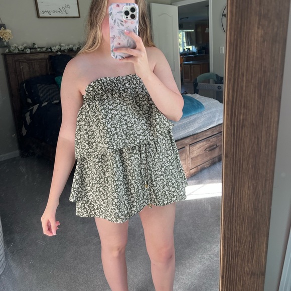 AllieRose Green Ruffle Floral Romper - Picture 3 of 6